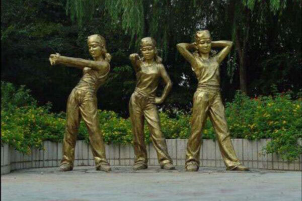 金色人物雕塑产品