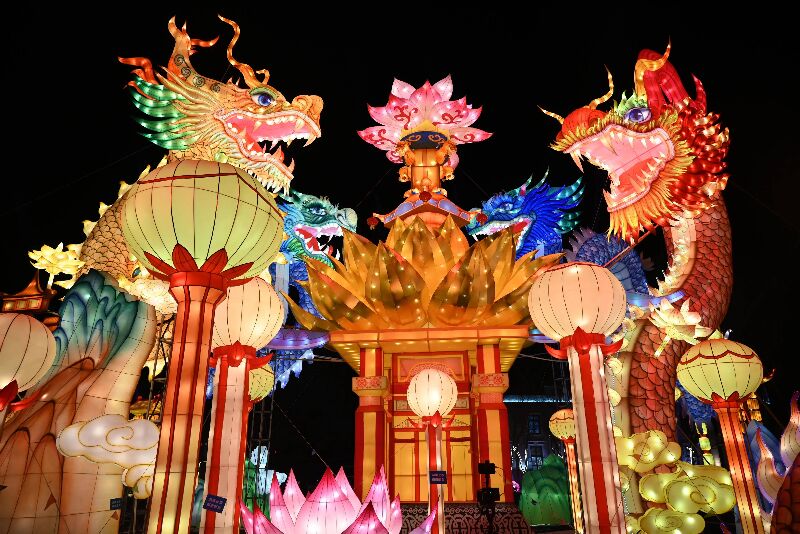 自贡灯会荣膺"2025旅游创新贡献奖" 千年非遗闪耀世界舞台(图1)