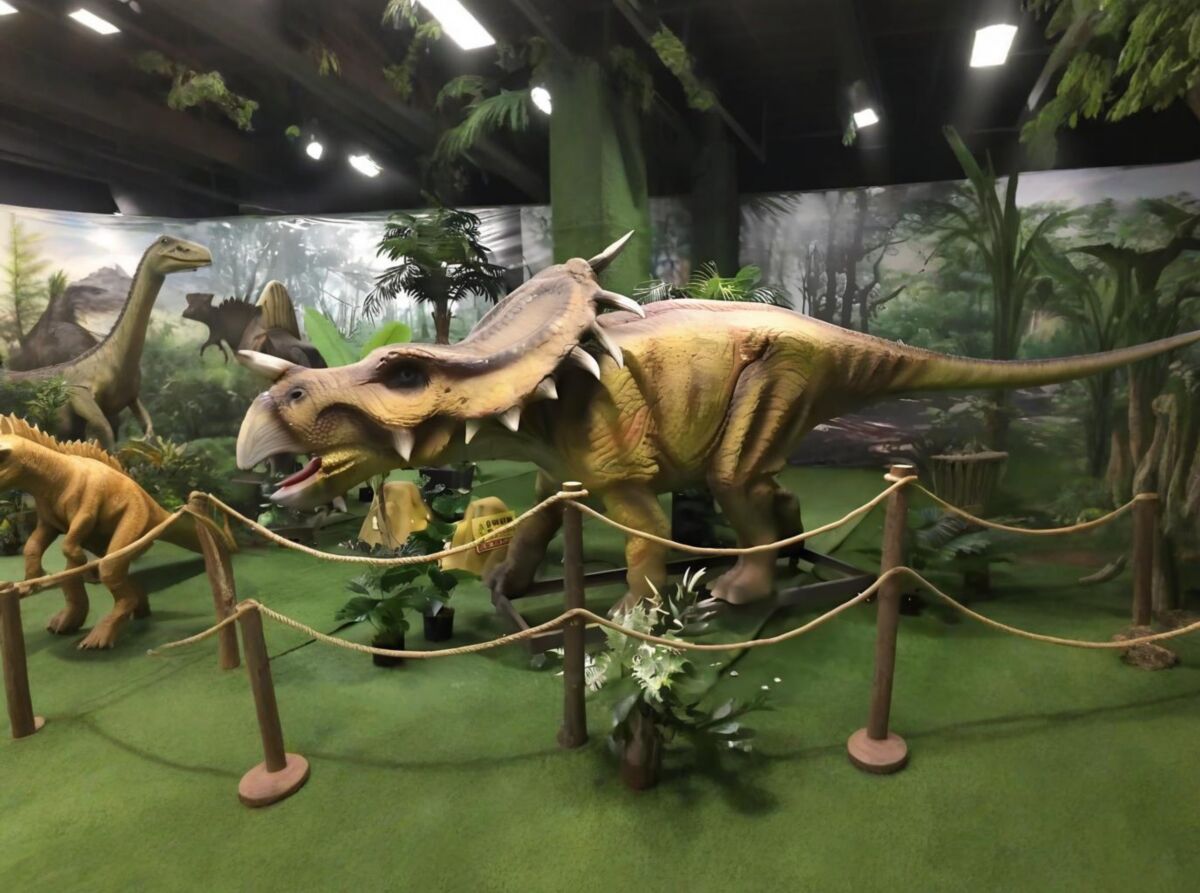 仿真恐龙主题场景