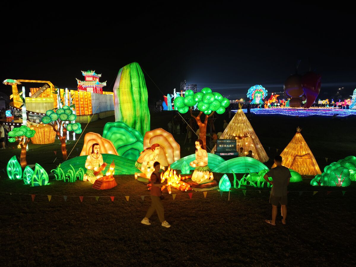 灯筑田园梦,艺颂农耕情 —— 自贡彩灯赋能和县农业嘉年华的光影田园诗(图3) 灯筑田园梦,艺颂农耕情 —— 自贡彩灯赋能和县农业嘉年华的光影田园诗(图3)