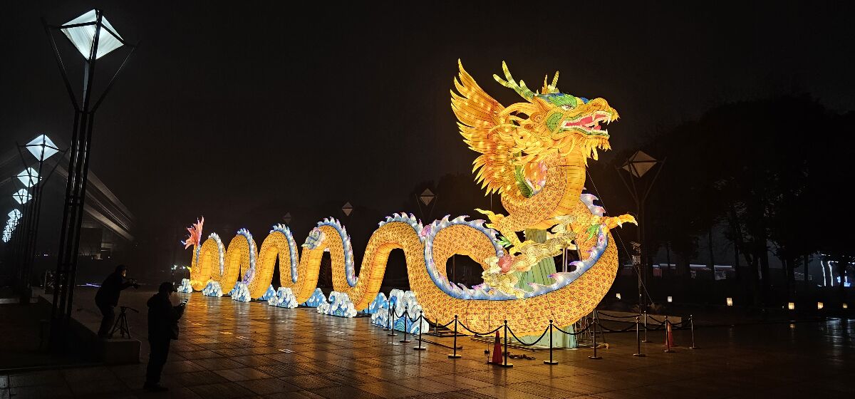 金色巨龙彩灯